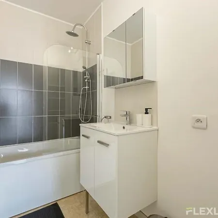 Flexliving - Whole - Mouchez *